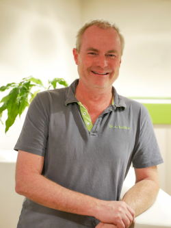 Dr. Alexander Kosfeld